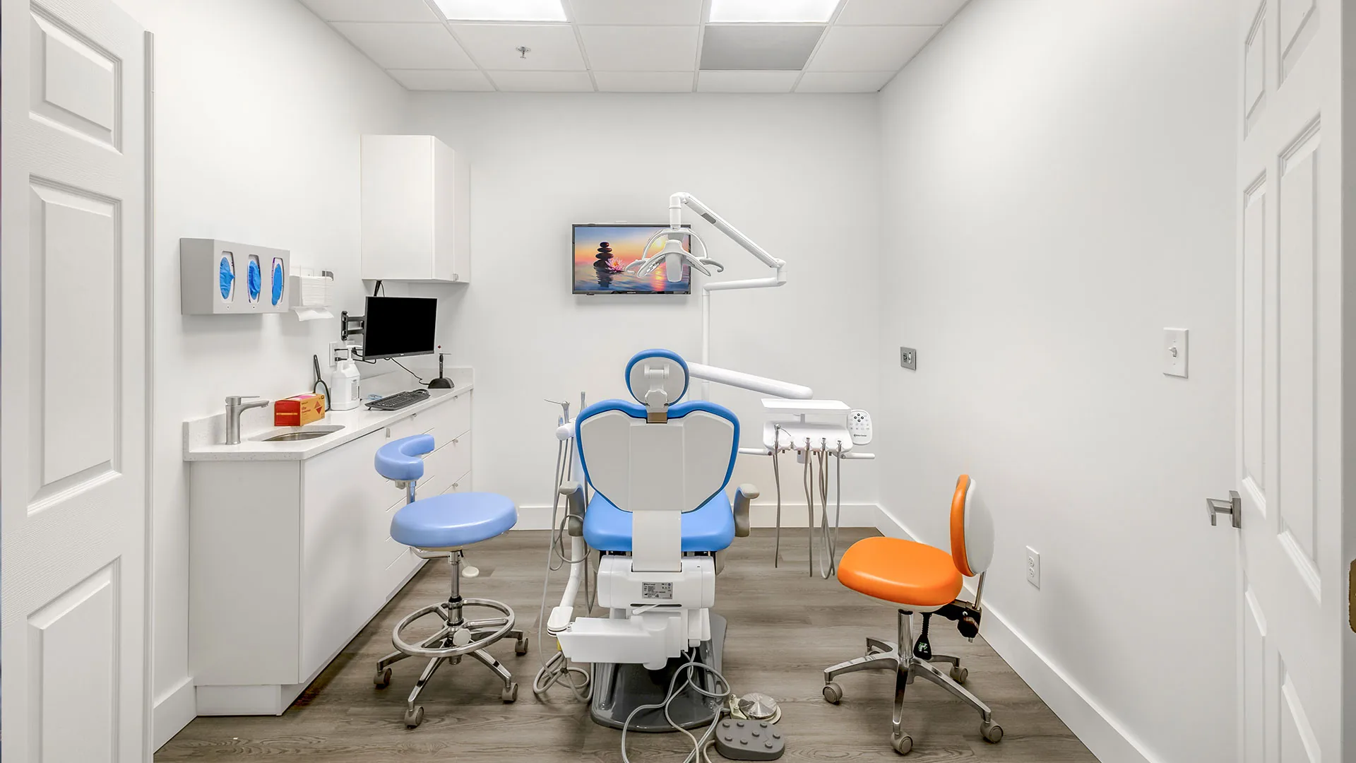 Reform Dentistry treatment room with dental chair